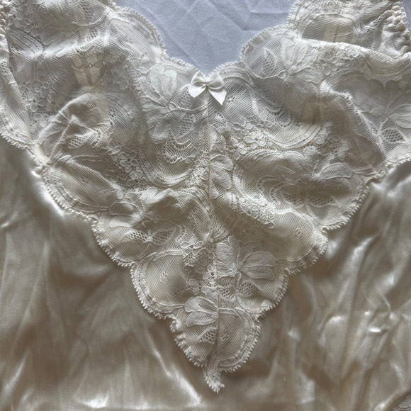Victoria's Secret Ivory Satin Lace Trim Teddy Bodysuit Lingerie Medium Vintage - Picture 3 of 13